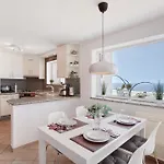 Seaside Apartment *